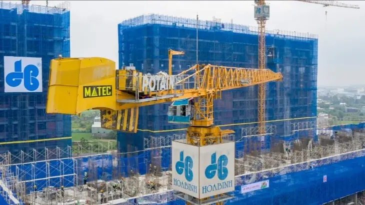 Tập đoàn Hòa Bình có trăm tỷ tiền mặt vẫn khất nợ